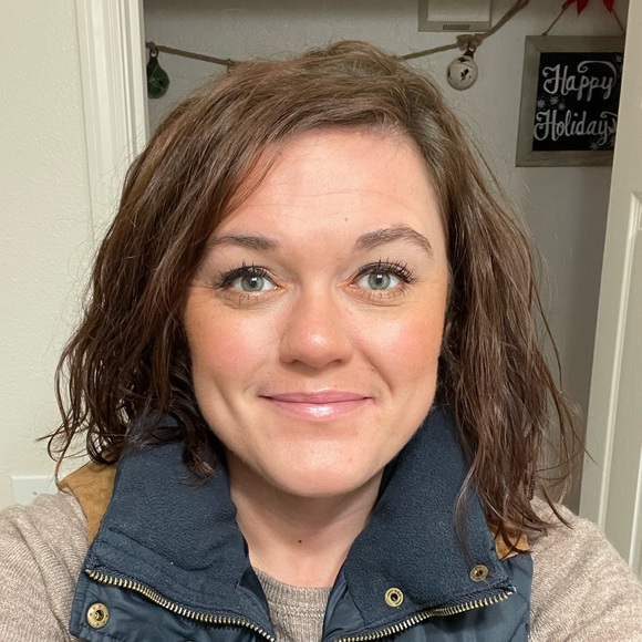 Meet your Posher, Cassie - Picture 5 of 5